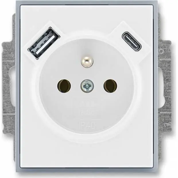 ABB 5569E-A32357 04 Zásuvka s kolíkem, s clonkami, USB-A/C bílá/ledová šedá Výhodná Nabídka